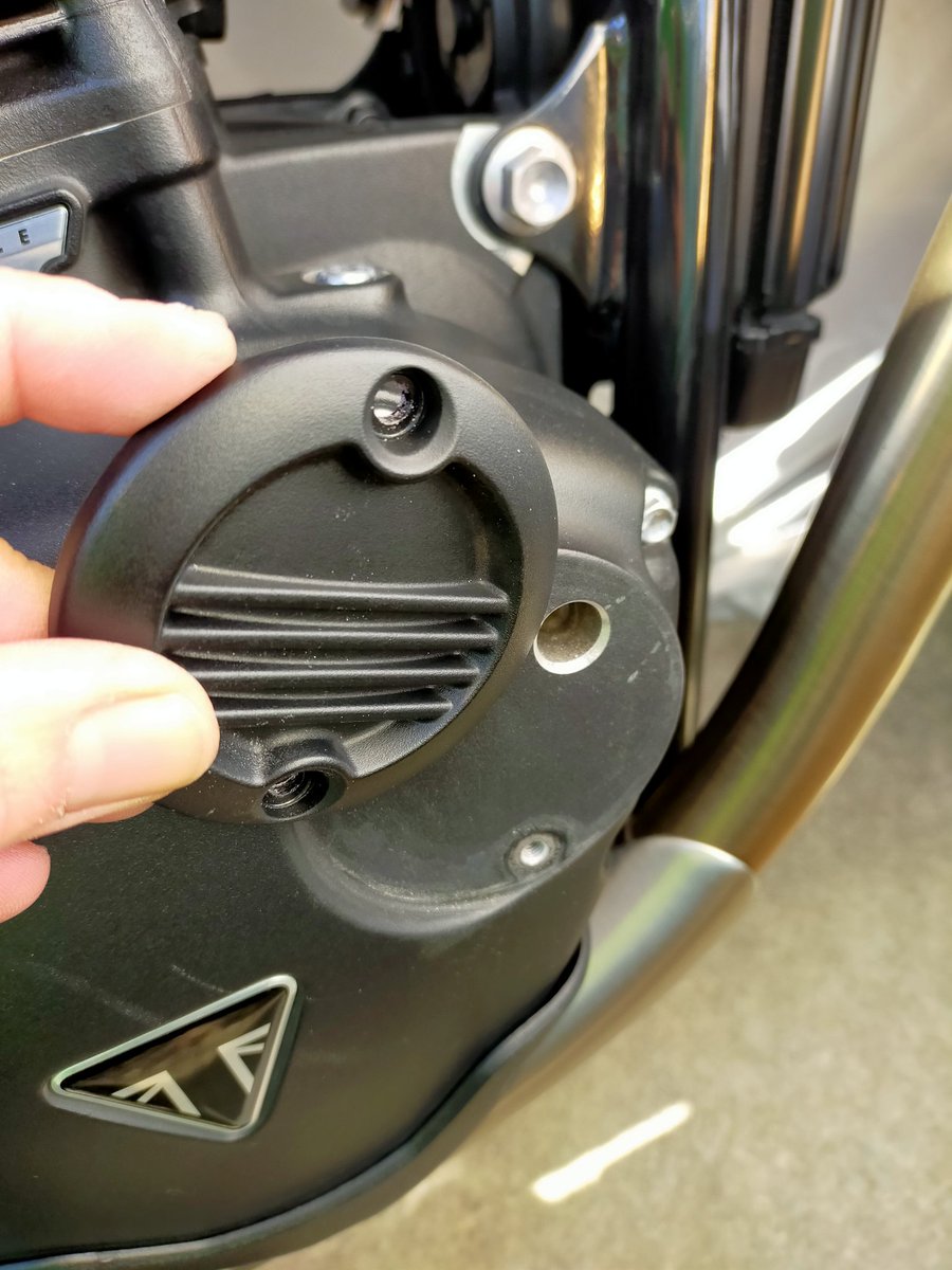 hsstyle4126's tweet image. やっと、ジェネレーターバッジつけれました🛠️🎶
純正のバッジ、かなりペラペラでビックリしました😅
Motoneのは結構立派で満足です🎶
安定のネジロック剤はつけていません🫠
＃トライアンフ
＃ストリートツイン
＃Motone
＃ジェネレーターバッジ