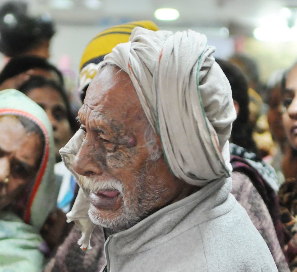 gauravsabnis's tweet image. Modism&apos;s defining image is a common innocent Indian breaking down in public and crying.