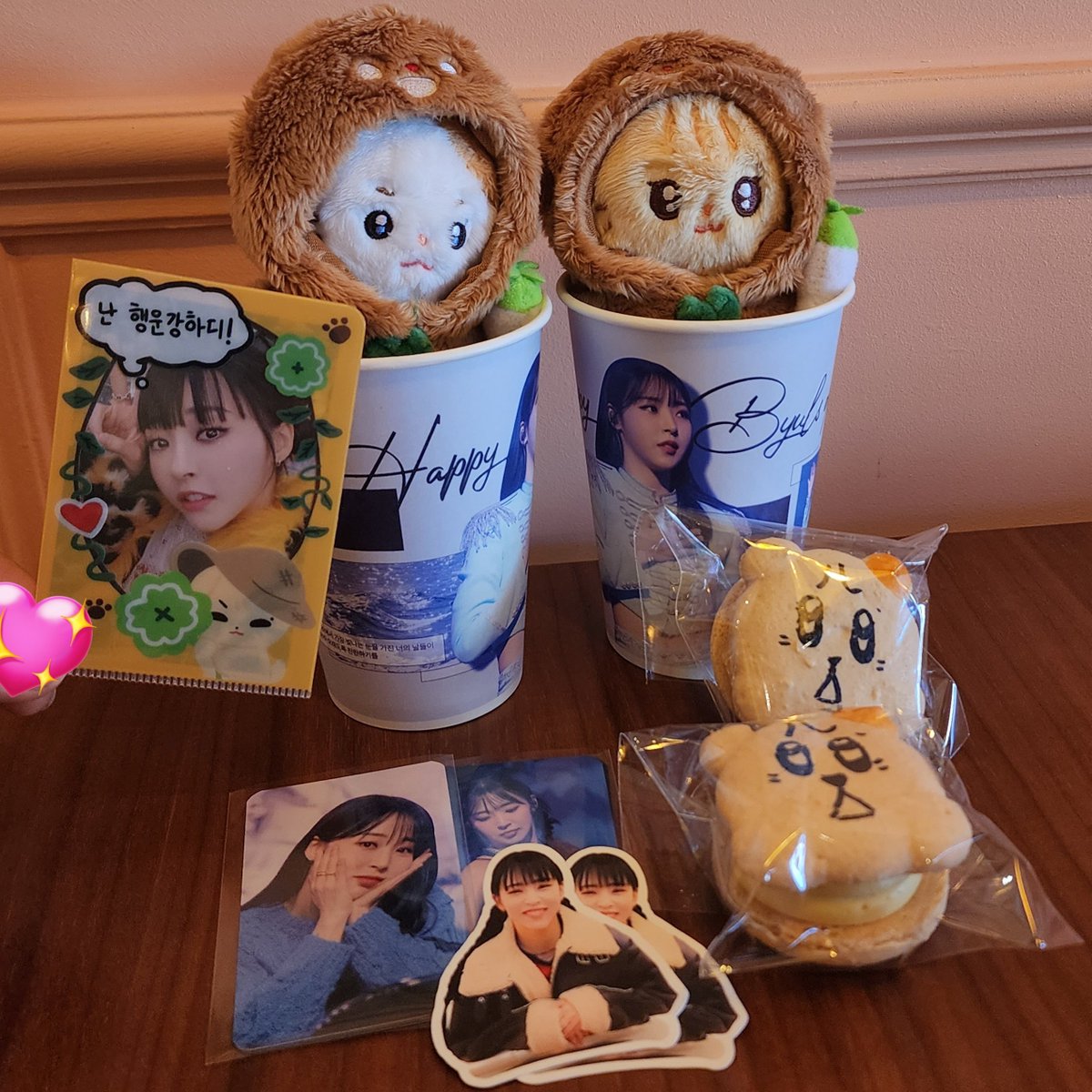 📍𝗖𝗮𝗳𝗲 𝗢𝘃𝗲𝗿𝗧𝗵𝗲𝗥𝗮𝗶𝗻𝗯𝗼𝘄

문별이가 예쁘고 스트로우픽이 귀여워요

#나의_우주_문별이에게  
#생일을_맞은_문별이다