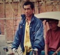 เคยได้ยินสำนวนที่ว่า “สามล้อถูกหวย” ไหม? สำนวนนี้มาจากชีวิตของผู้ชายคนนึงที่ชีวิตพลิกผันถูกลอตเตอรี่รางวัลที่ 1 ได้เงินมา 6 ล้านเมื่อ 30 กว่าปีก่อน แต่ผ่านไปแค่ 8 เดือนเงินก็หมดเกลี้ยง (มีต่อ)