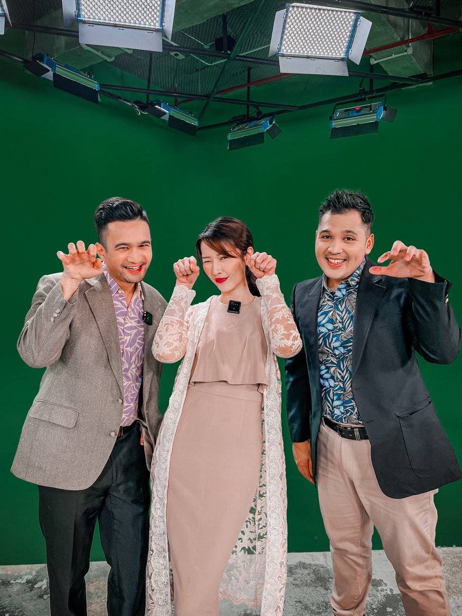 amirizwanrahim's tweet photo. Minggu lepas, kita dah tau siapa di sebalik topeng Kak Cat (@soowincci). Minggu ni agaknya siapa punya topeng akan di buka? Kalau nak tau, kena la tengok The Masked Singer Malaysia.
#themaskedsingermalaysia #themaskedsingermy #tmsm4 #kakcat #suketv #sukesangat https://t.co/ca5VyulZm6