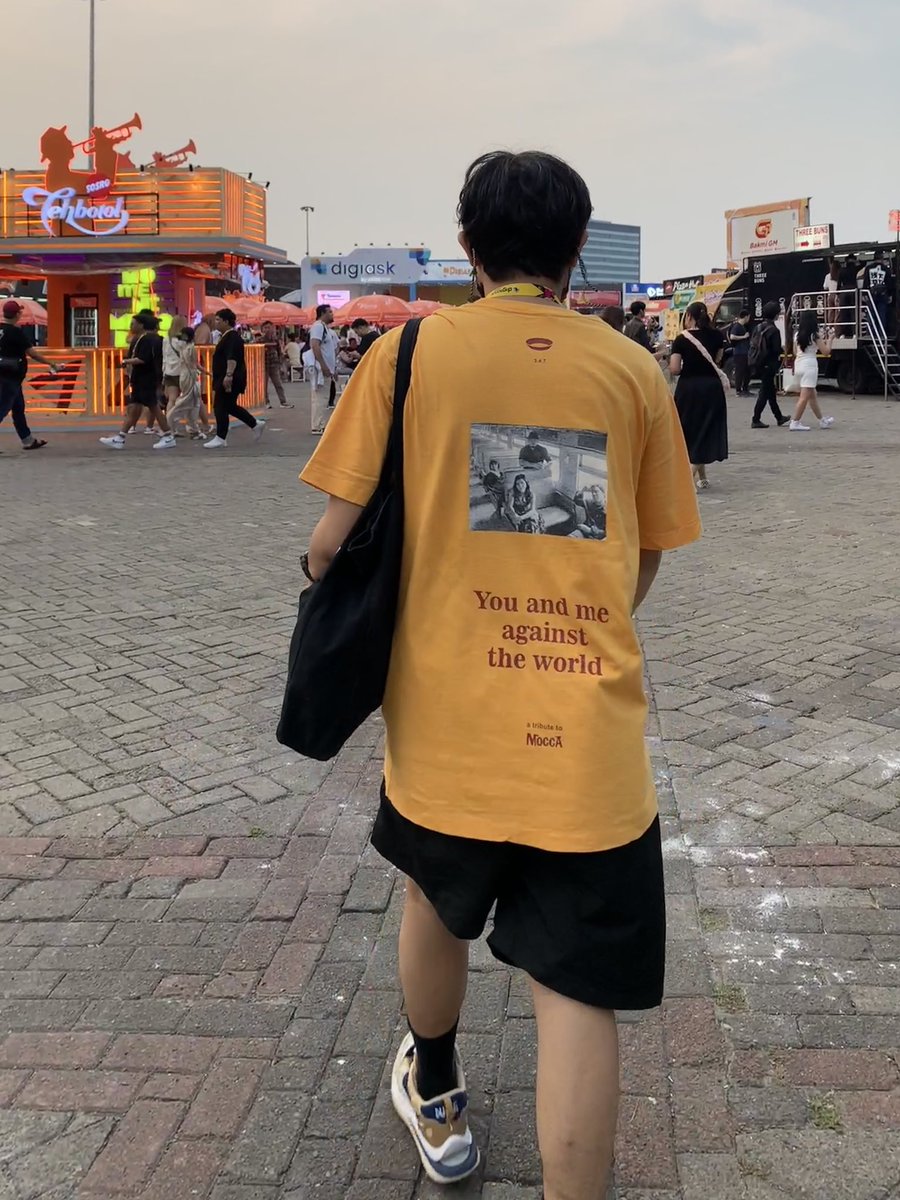 kolonigigs_'s tweet image. Coba dong pap kaos bandmu yang lagi dipake buat dateng ke festival, ngegigs, ataupun ngonser di tahun ini 🎽🎽

LFG! 🚀🚀