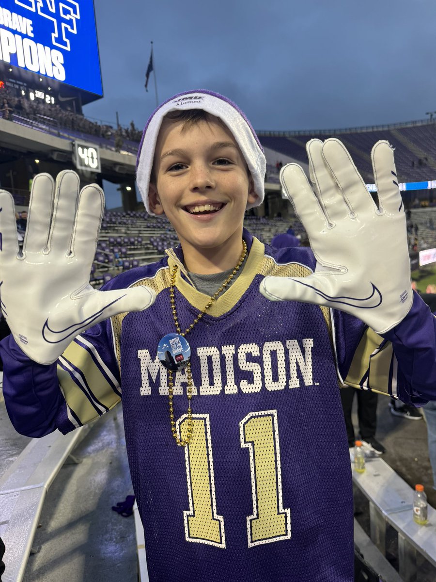 Somethings are bigger than the score of the game. Thanks @kiingdevvv for making this bowl game a memory he’ll have the rest of his life. #GoDukes #DBU #LookGoodPlayGood