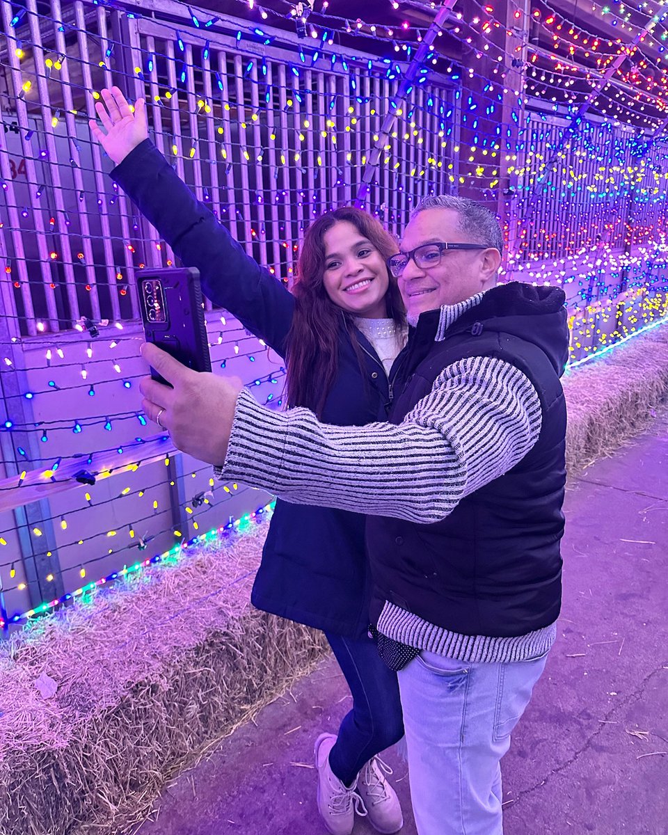 WAStateFairEC's tweet photo. Holiday Magic tickets are officially SOLD OUT. ❄️❄️ Any pre-purchased tickets will still be honored at both the Blue and Green gates. #WSFHolidayMagic https://t.co/hcd8LITcO0