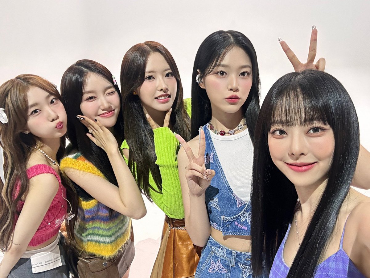 [📸]

C.Loo! 항상 루셈블에게 소중한 추억을 선물해 줘서 고마워요💝
1000일, 10000일에도 늘 함께 해요 🤙

#루셈블 #Loossemble
#100Days_With_Loossemble