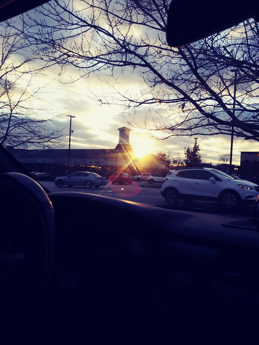 IAMJamena's tweet photo. I Got a Chance To Be The Passenger
So I Just Rode . . . .😎✨✨✨
ON Into This 12/23/2023
                 #StLsunset🌥 https://t.co/tyMUudHPse