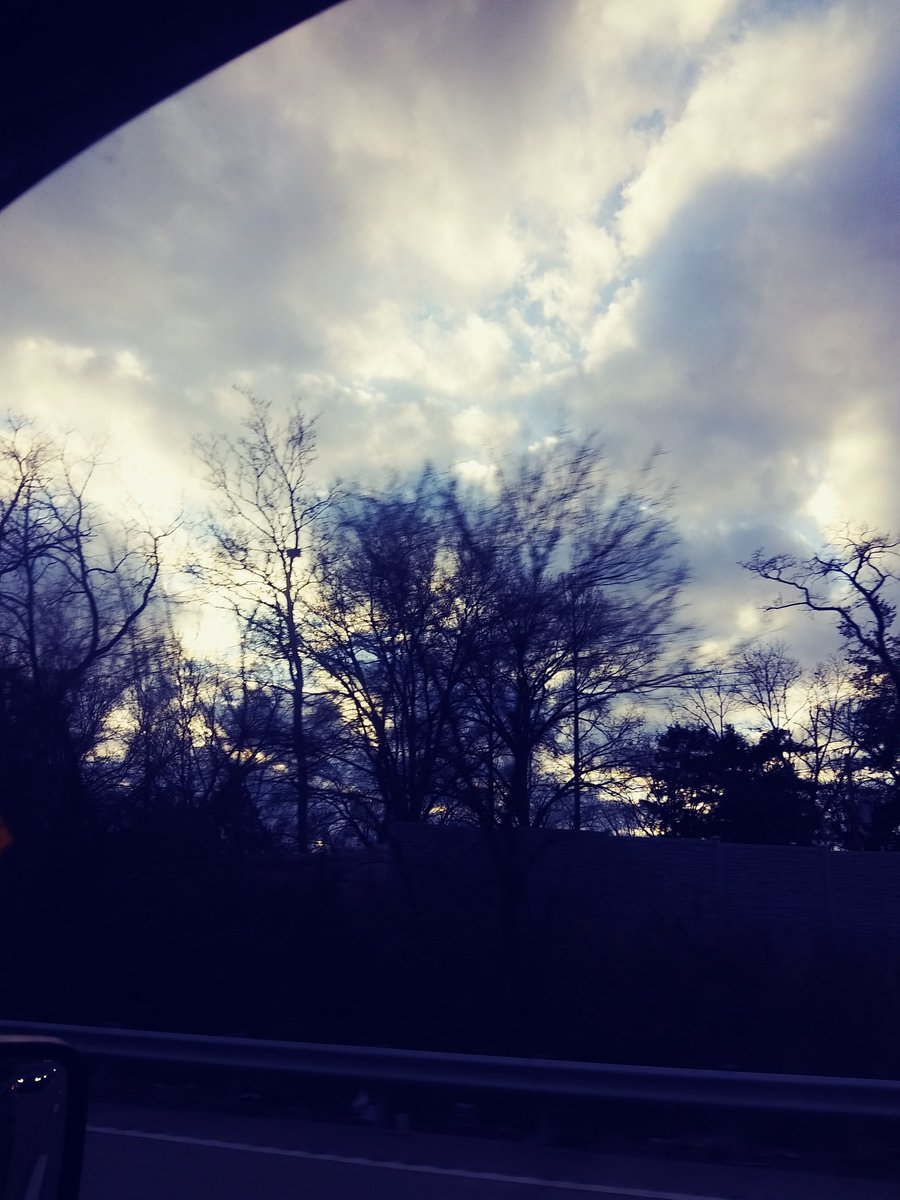 IAMJamena's tweet photo. I Got a Chance To Be The Passenger
So I Just Rode . . . .😎✨✨✨
ON Into This 12/23/2023
                 #StLsunset🌥 https://t.co/tyMUudHPse