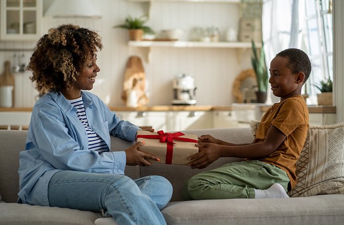 I share <a href="/AdoptUSKids/">AdoptUSKids</a> how the holidays can be a hard time for youth who are in foster care or have been adopted. It can also be a time of hope and opportunity to make new memories 💫

blog.adoptuskids.org/why-the-holida…

#fostercare #adoption #childwelfare #cleverjam 🙋🏾‍♀️🎤