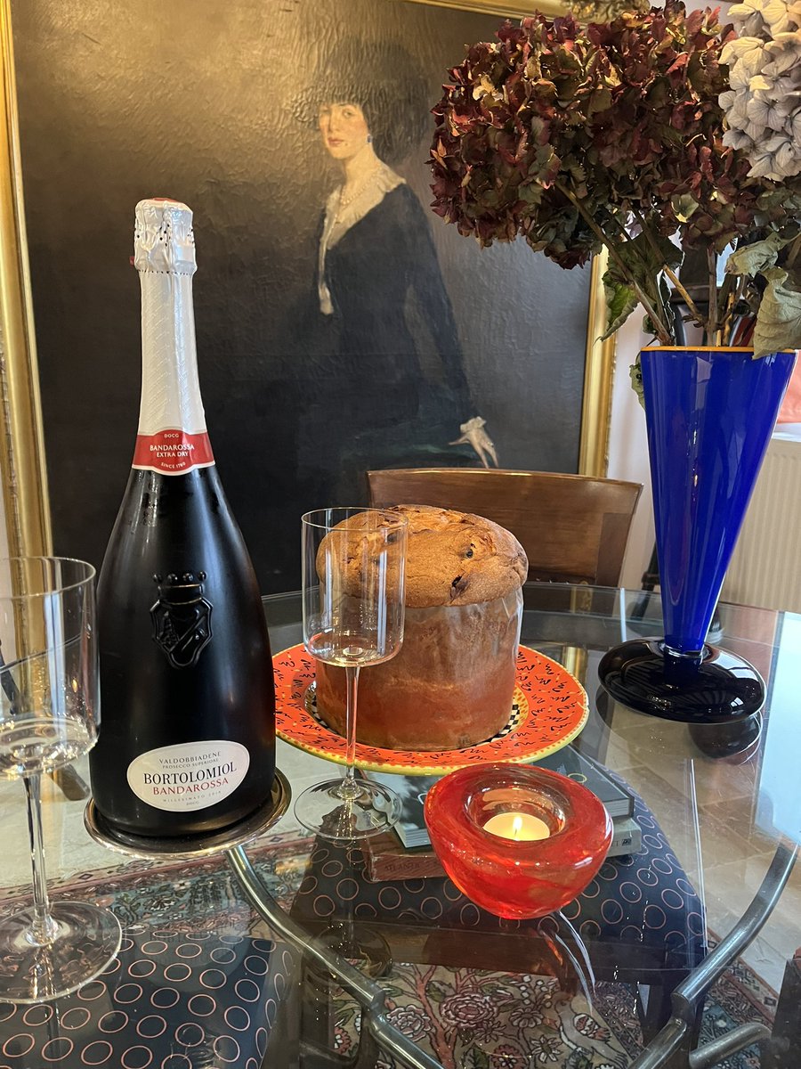 CHARLIEWINES's tweet photo. #readyfortoday …… could not go more #italiano than this! Panettone and @BortolomiolDOCG Prosecco millesimato ! Ready ? Amigos del mundo @X https://t.co/0e4TwZcBOm