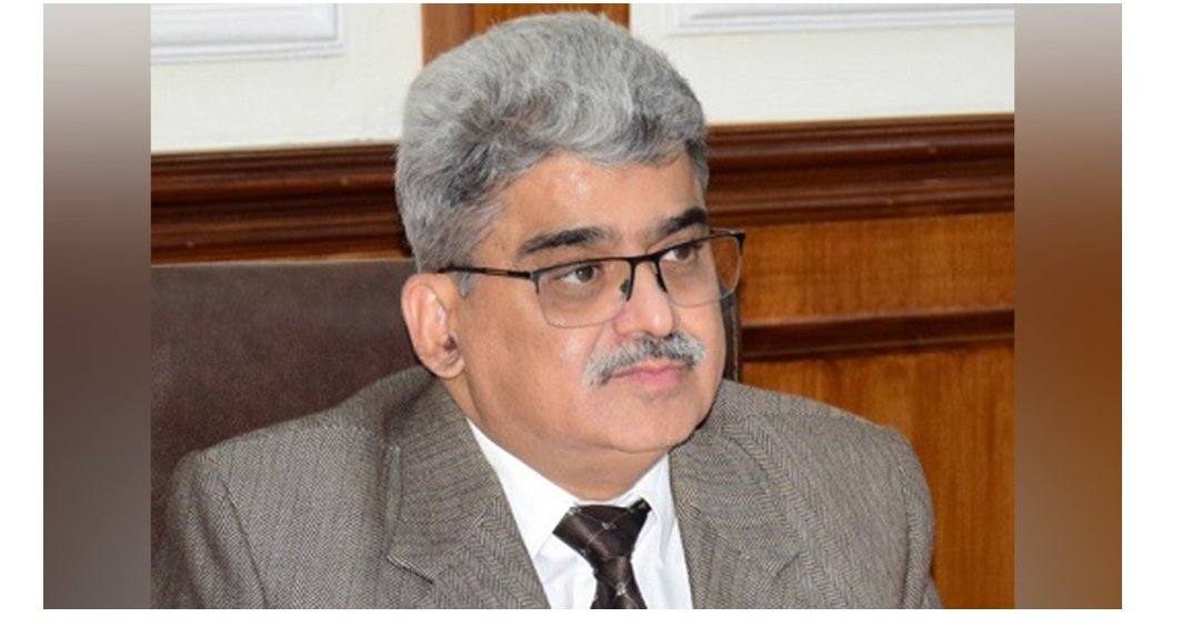 shah_Shakir_011's tweet photo. Chief Secretary, #AtalDulloo while discussing important issues pertaining to #HigherEducationDepartment stated that it is in the interest of times that in order to have a quality higher education #NAAC evaluation be done of all degree colleges of the UT at an earliest.#QualityEdu https://t.co/0ye0RJuYBw
