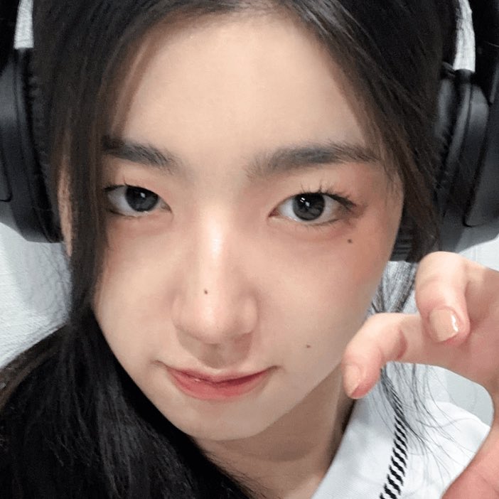 tripleSSSgames's tweet photo. welcome to tripleSSSgames!
this is an account dedicated to posting tripleS and gaming content 🎮🤍
im only here for the mountain dew ㅠㅠ
#tripleS #트리플에스 #トリプルS https://t.co/zMCwZT9yp2