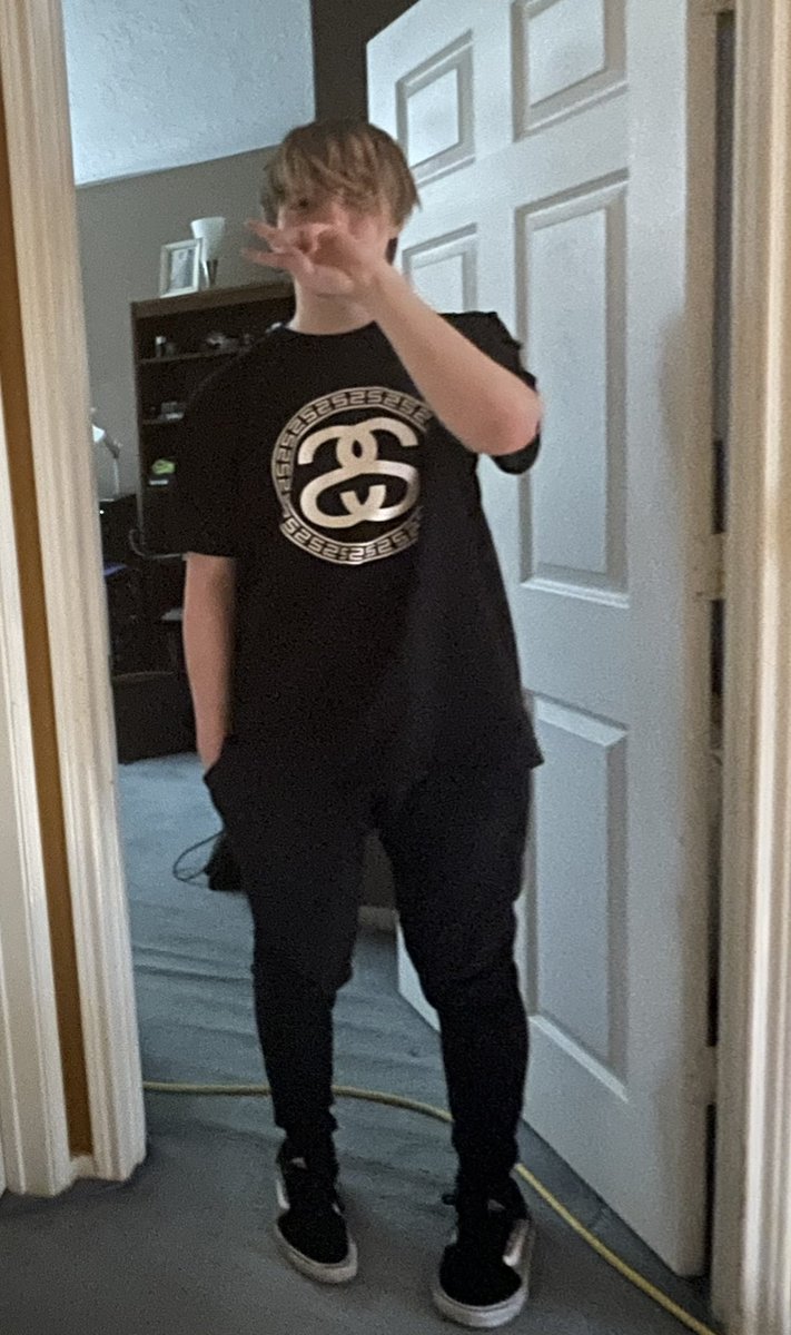 d3dx404's tweet photo. Woah it be me! I love this outfit hehe! https://t.co/kovlbc9cme