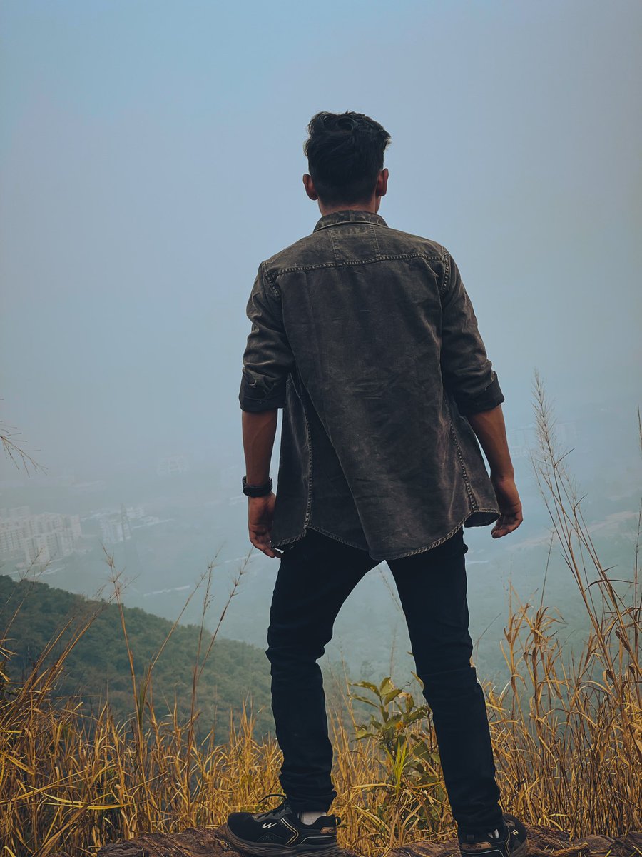 MohibSh90860147's tweet image. Sometimes, all you need is a change in perspective. Standing on this hill, I can&apos;t help but appreciate the beauty and grandeur of the valley. 
.
.
.
#ChangeInPerspective #ValleyViews #NatureInspires