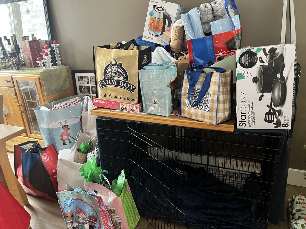 NMHAMinorHockey's tweet photo. 🎄NMHA GIVES BACK - Together, NMHA comp and HL teams, with @OttawaMyers & @MyersU18AAA, delivered new gifts, clothing, toys, necessities, & gift cards to the families at Nelson House. 🎁
✨ Happy holidays NMHA families, with thanks for your generosity.
#raidersgiveback #nmha https://t.co/4sRgWIIxip