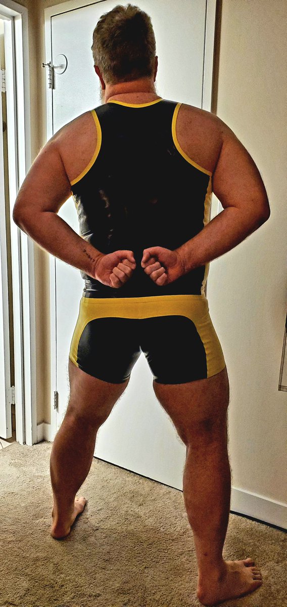 thatcdnboy's tweet photo. Speedo or shorts?

#rubber #rubberbear #rubberdad #latexdad #gayrubber #bearbondage #gaybear #rubberbondage #latex #gaylatex #latexbear #bear #beardedrubber #rubberbulge #bulge #speedo 

📷 @StackInGear https://t.co/ixDHLiS0xl