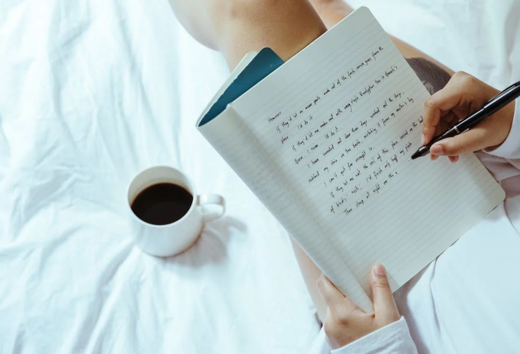 It's time for a new habit to develop in 2024, huh? 👇 

Writing a Diary to Decrease Anxiety and Beat Depressive Thoughts 

buff.ly/3REsT5L 

#habits #wellness
#writing for #health