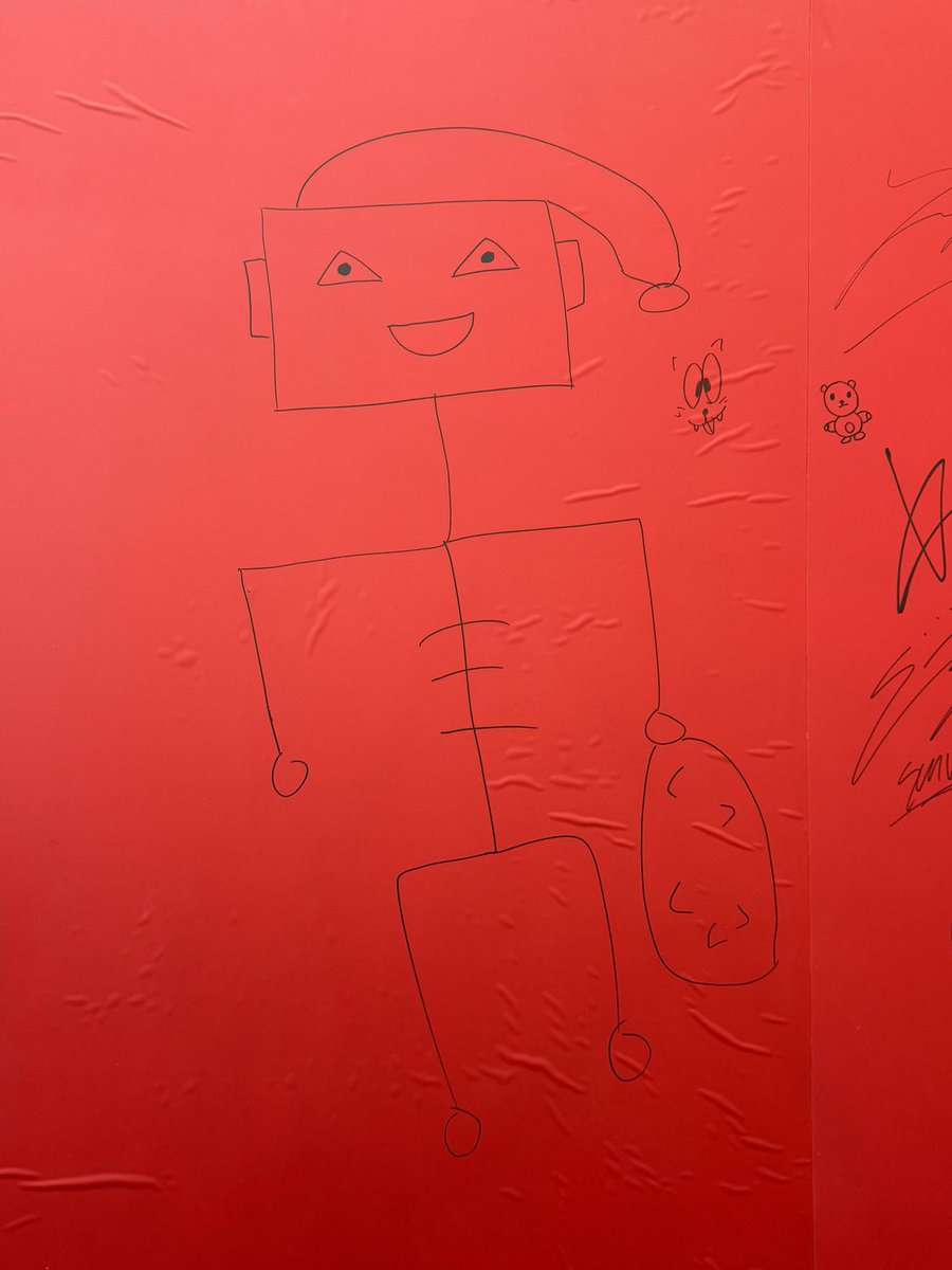 i’m crying at this giant ass jubot he drew on the wall he’s modern day picasso….
