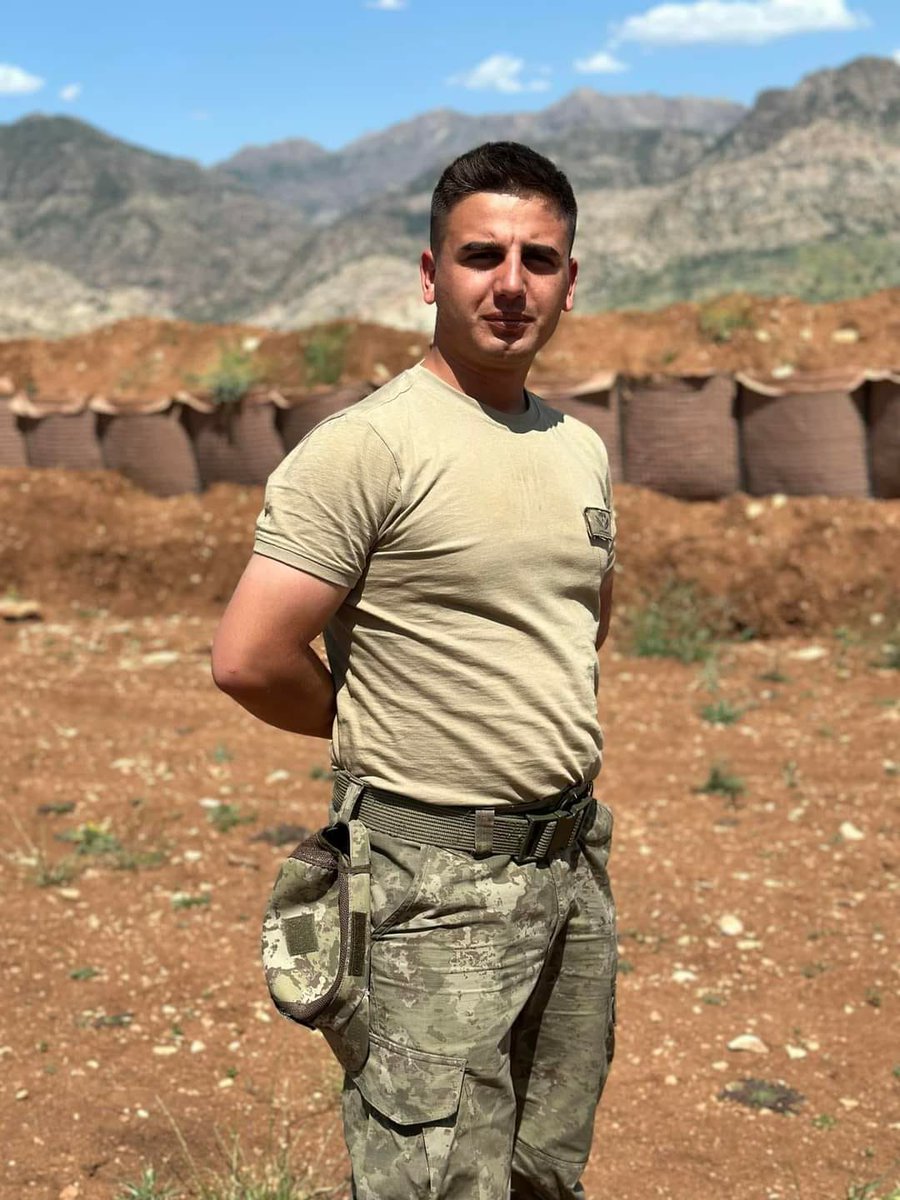 Şehit Piyade Uzman Çavuş Ahmet Arslan 🇹🇷

Vatan sana Minnettar!
Ruhun şad olsun Yiğidim!