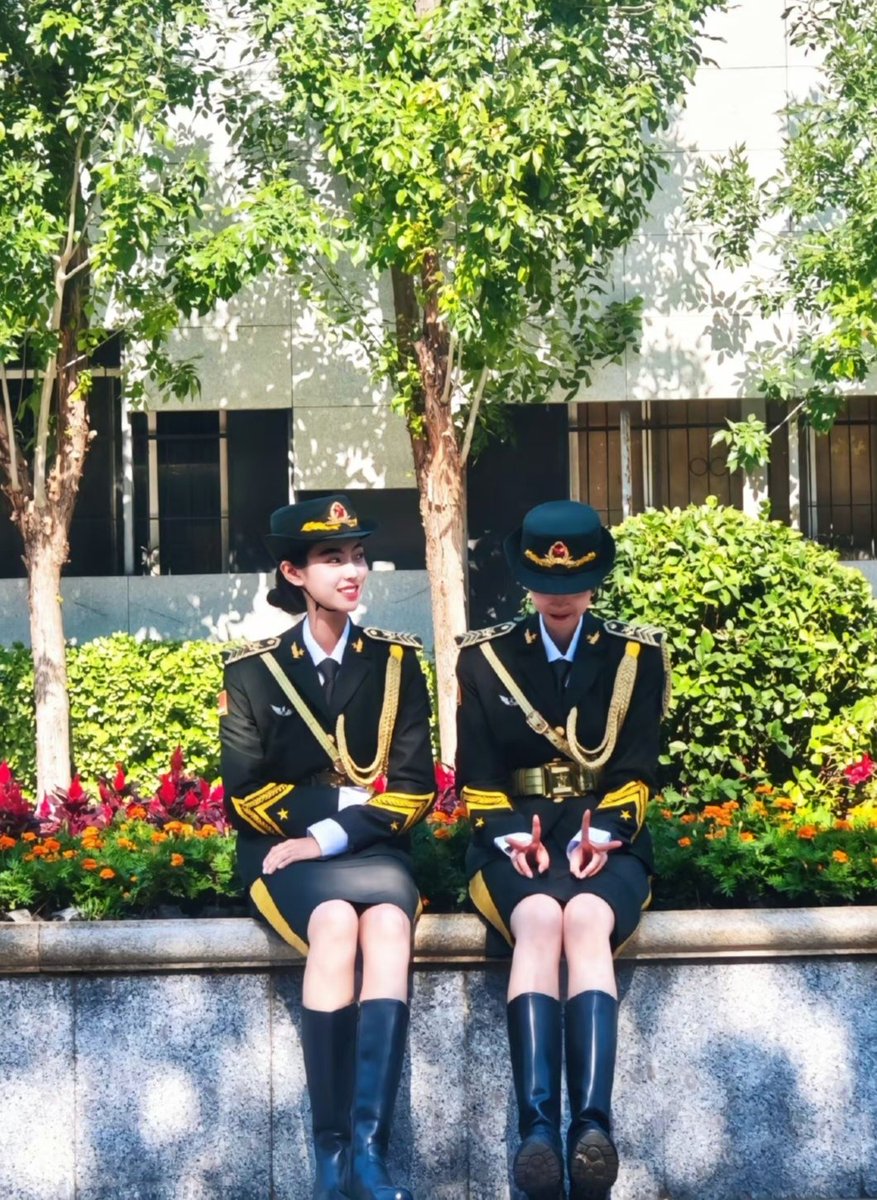 山有扶苏，隰有荷华。 https://t.co/ccSEHBG3Wd