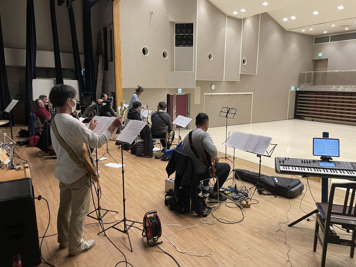 TakamitsuHiray1's tweet photo. ビッグバンドリハ。1月本番の会場にて。このアンプでも十分鳴ります。
#STAGEPAS 200 https://t.co/pH1lPXbH9N
