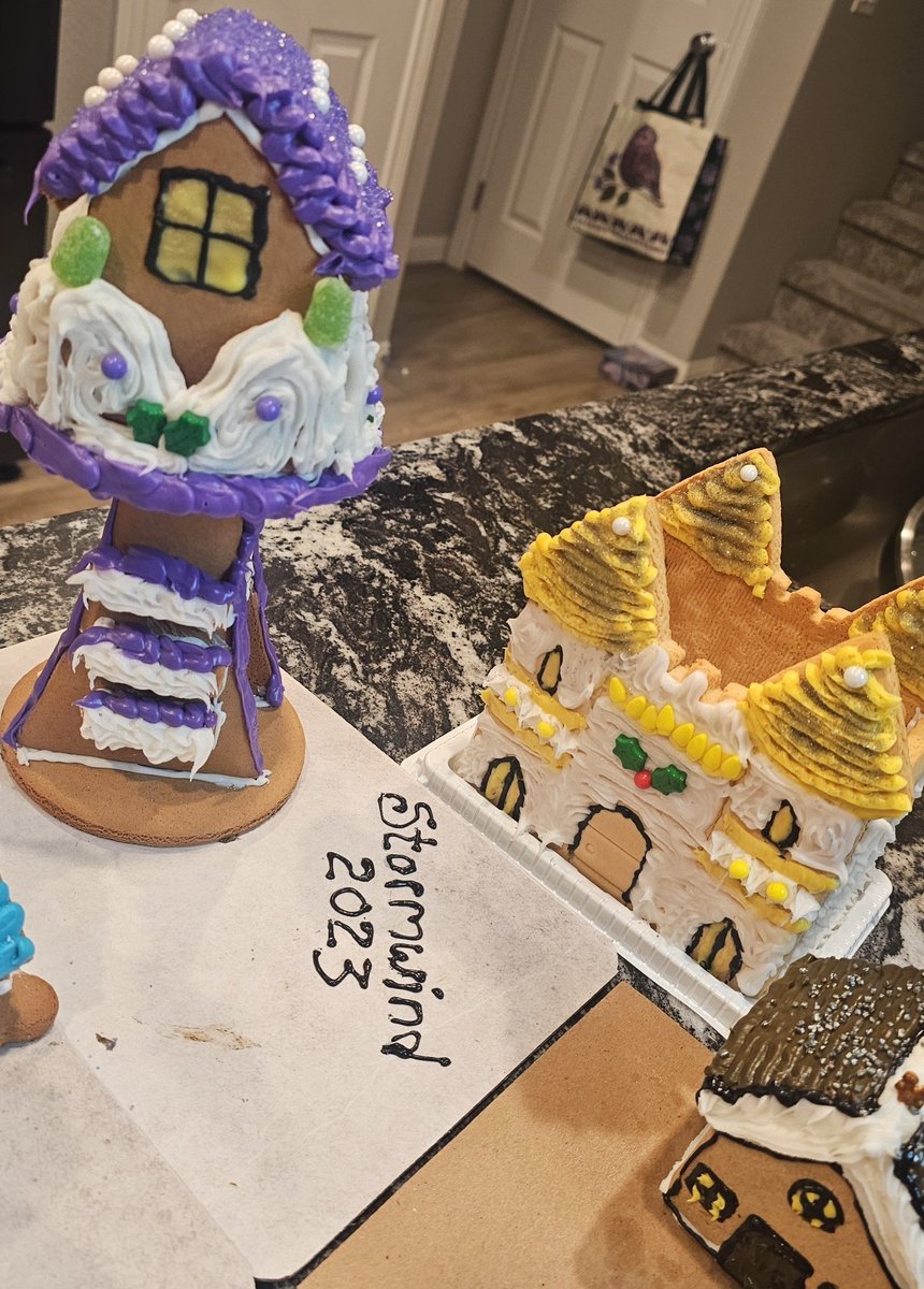 JessaRoar's tweet image. 🩵💛 Gingerbread Stormwind 💛🩵 

I love WoW, and had so much fun making my favorite city! 

@Warcraft @Blizzard_Ent #Stormwind #Gingerbreadhouse