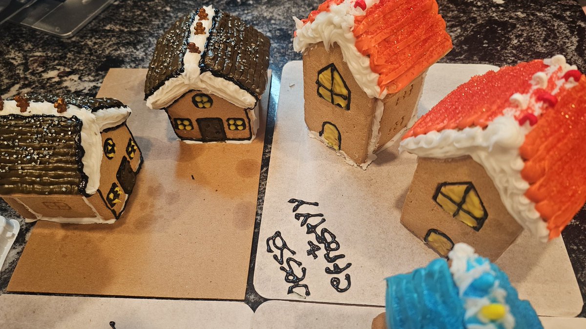 JessaRoar's tweet image. 🩵💛 Gingerbread Stormwind 💛🩵 

I love WoW, and had so much fun making my favorite city! 

@Warcraft @Blizzard_Ent #Stormwind #Gingerbreadhouse