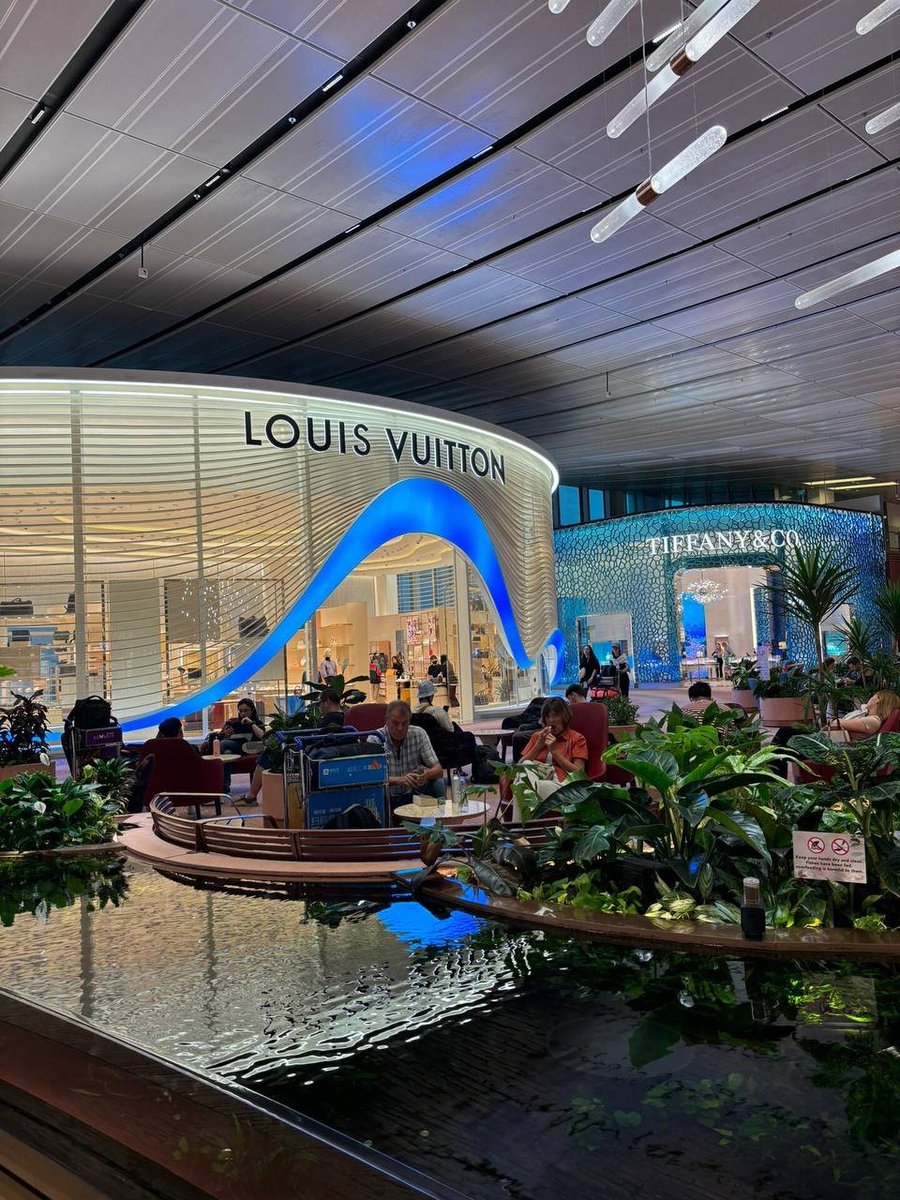 Anendsda's tweet image. Changi Airport✈️