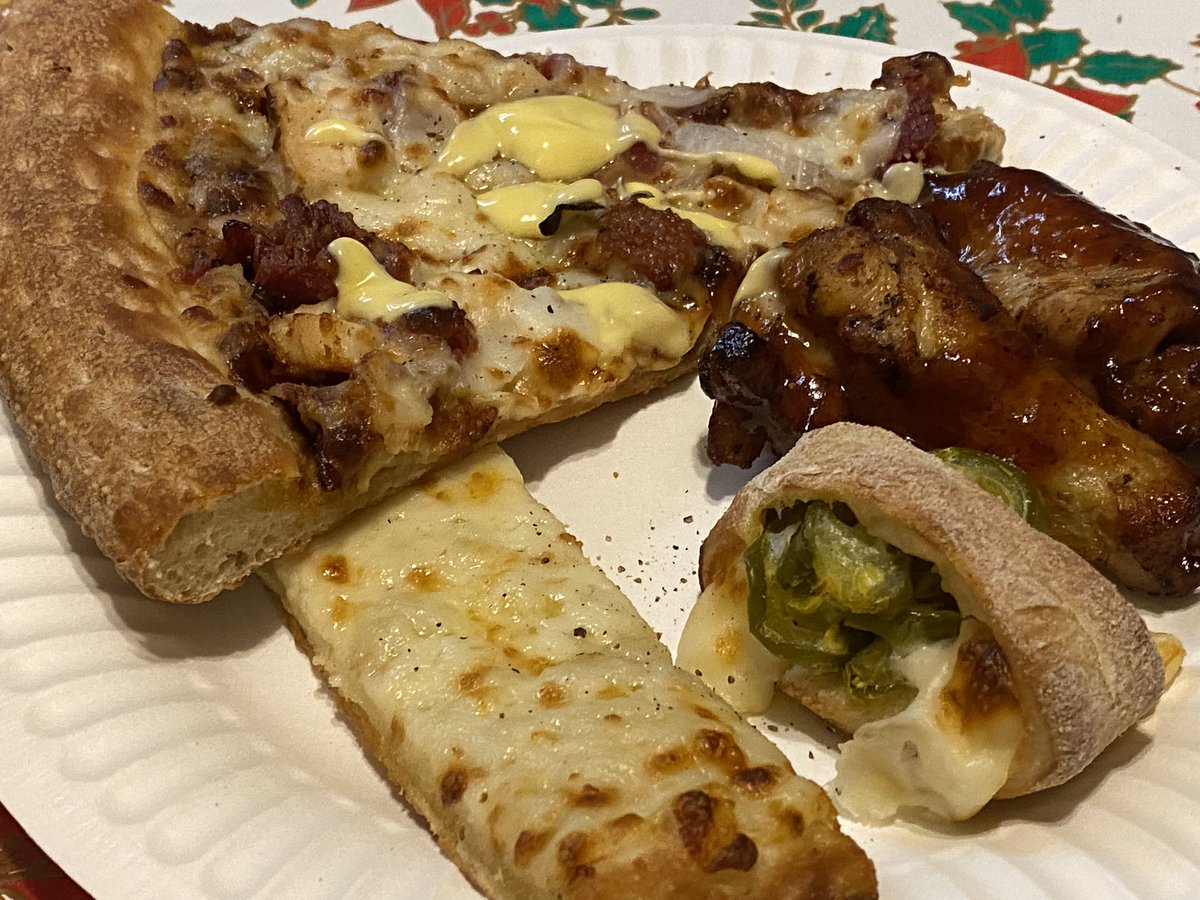 HiFoEth's tweet photo. Thanks @breadheads_nft I finally got around to using that @PapaJohns gift card, my Mom&amp;Pops loved it. The jalapeño bites are 🔥 #HoardTheBread #BHS https://t.co/K7Xtww7tTQ
