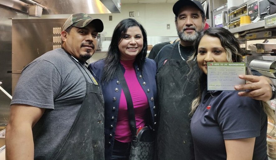 wherry_lisa's tweet photo. Great shift at Chili’s Grapevine Mills! Team work was amazing and definitely saw #FoodPerfection and #PlayingRestaurant #ChilisLove #ChiliheadLife @JBarraza6 @DavidFl34934543 https://t.co/7wgtxXGWUG
