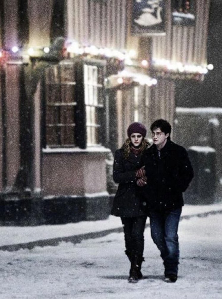 ProfessorDum's tweet photo. "Harry, acho que é véspera de Natal" https://t.co/eVaITiwqpt