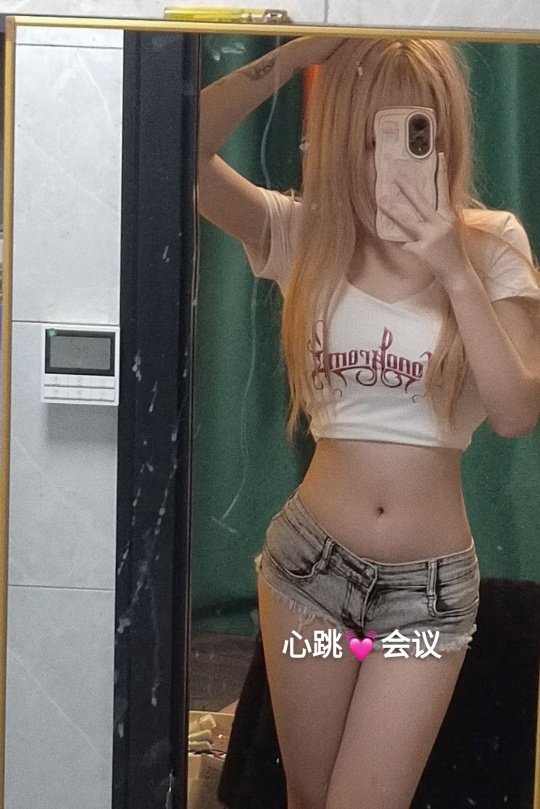csxthy's tweet photo. 怀念可以穿很少的季节 https://t.co/NHAqlUxVPC