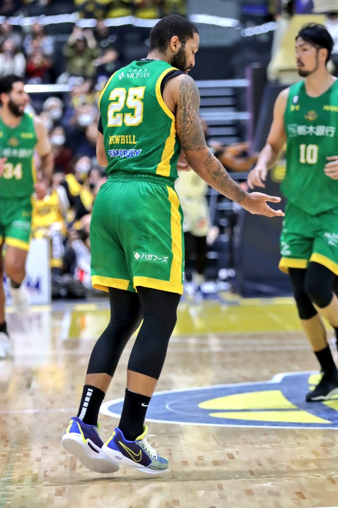 32Yukarikun's tweet photo. #BREX
#vs島根戦
#DJNewbill
#DeepThree👌✨✨✨
ニュービルさんがディープスリー決めるときって余計なこと力が抜けててモーションが結構ダラッと見える時がある。
この時もあぁ、決まるな😉👌って思ったーー https://t.co/9mpE1Rlv83