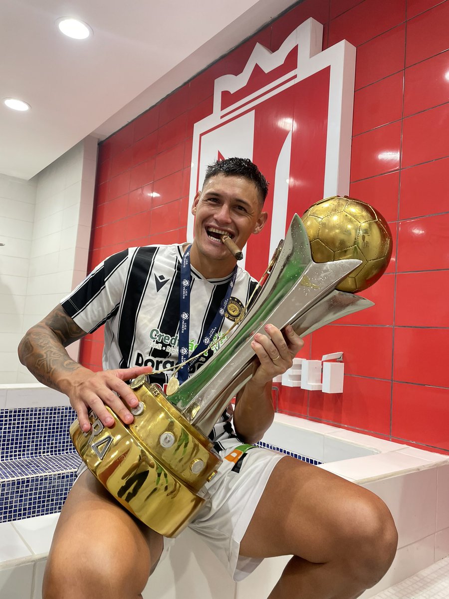 ExJugadoresCAI's tweet photo. El ex delantero de #Independiente, @LeoButer, se consagró campeón de la Liga Nicaraguense defendiendo los colores del Cacique Diriangén. https://t.co/vPY4Gvv8sU