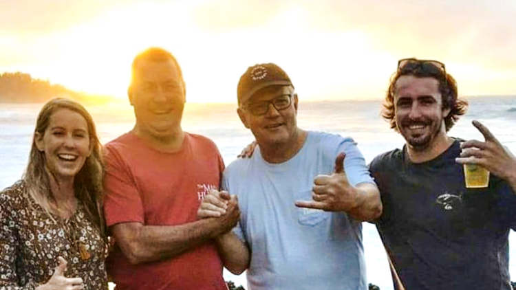ricklevy67's tweet photo. @ScottMorrisonMP flees to Hawaii as #AustraliaBurns . @PeterDutton_MP goes on overseas holiday during the #FarNorthQLDFloods.
@AlboMP visits Far North Queensland during post #cyclonejasper flood crisis
#auspol https://t.co/koTg92CoTv