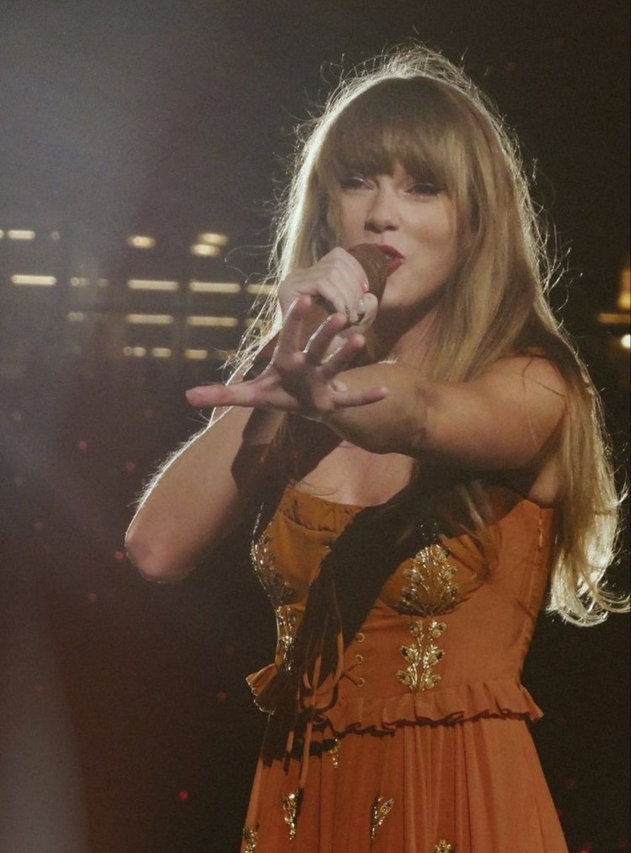 swiftielivbrina's tweet photo. build your own outfit based on your evermore preferences! https://t.co/CzEPMjz5Mn