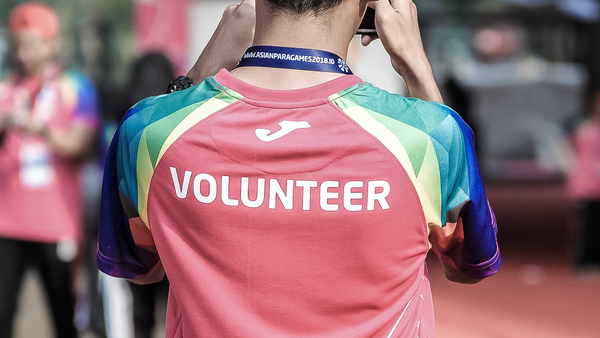 GloryLangs0's tweet photo. #International Volunteer Day contributes volunteers across the world, providing an opportunity for volunteers to show their contributions to peace and development. Inaugurated by the UN in 1985, the day is celebrated by the UN Volunteers, NGO’s, civil society organizations. https://t.co/fB1DlcmmWg