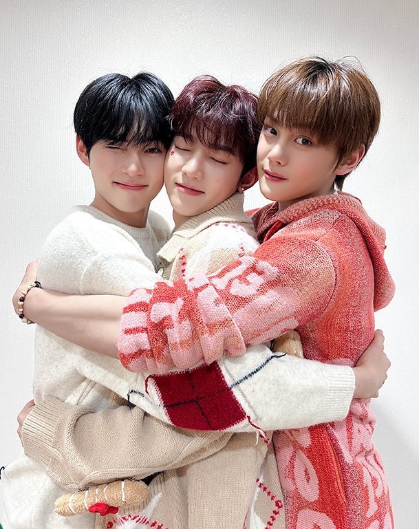 layerrcakes's tweet photo. gyuvin https://t.co/sadGHa8q8m