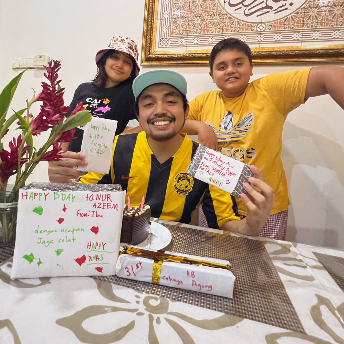 indikaindigo's tweet photo. Happy bday Acu @azeemrazak tq @adtotheah  ❤️ https://t.co/jyFTHWZX4j