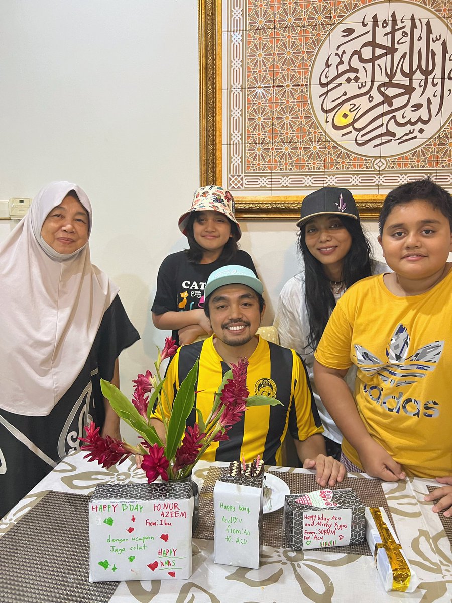 indikaindigo's tweet photo. Happy bday Acu @azeemrazak tq @adtotheah  ❤️ https://t.co/jyFTHWZX4j