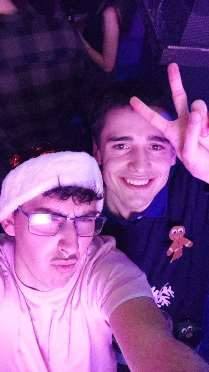 X_Fogoni_X's tweet photo. La fiesta es mejor que el estudio #odiobiotec #fuckwcience https://t.co/wI16yICBkY