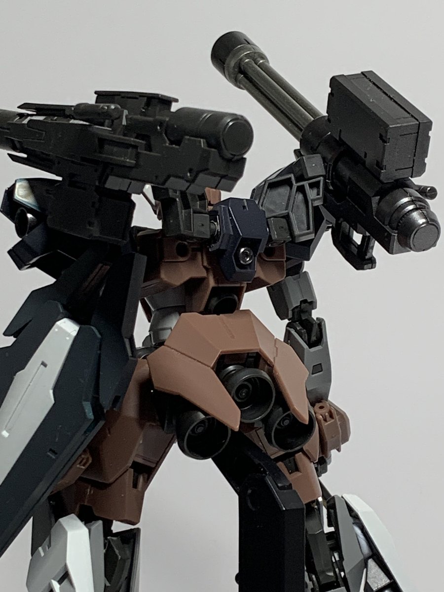 anubisnn's tweet photo. ソーン陸戦仕様

バックパックも絵の仕様のジョイントに変えたのでほぼこれで形としては出来たかなぁ

ソーン2体
ウル1体
ガンヴォルヴァ1体
必要だった https://t.co/z6khjnXOW7