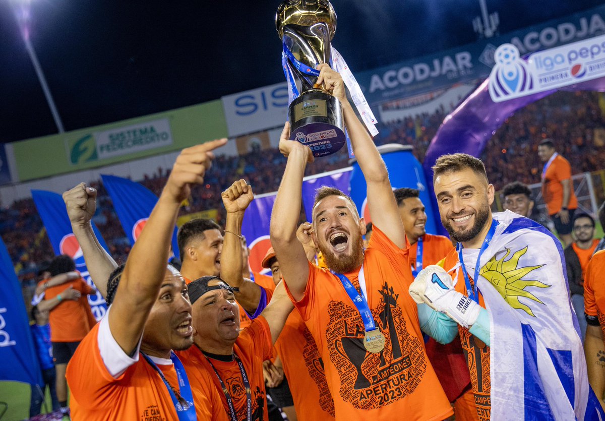 primerafutboles's tweet photo. ¡Hola, campeones! 🦅📷🏆

#LaPrimeraSv https://t.co/fAyApmIpcQ