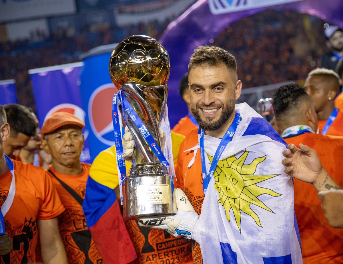 primerafutboles's tweet photo. ¡Hola, campeones! 🦅📷🏆

#LaPrimeraSv https://t.co/fAyApmIpcQ