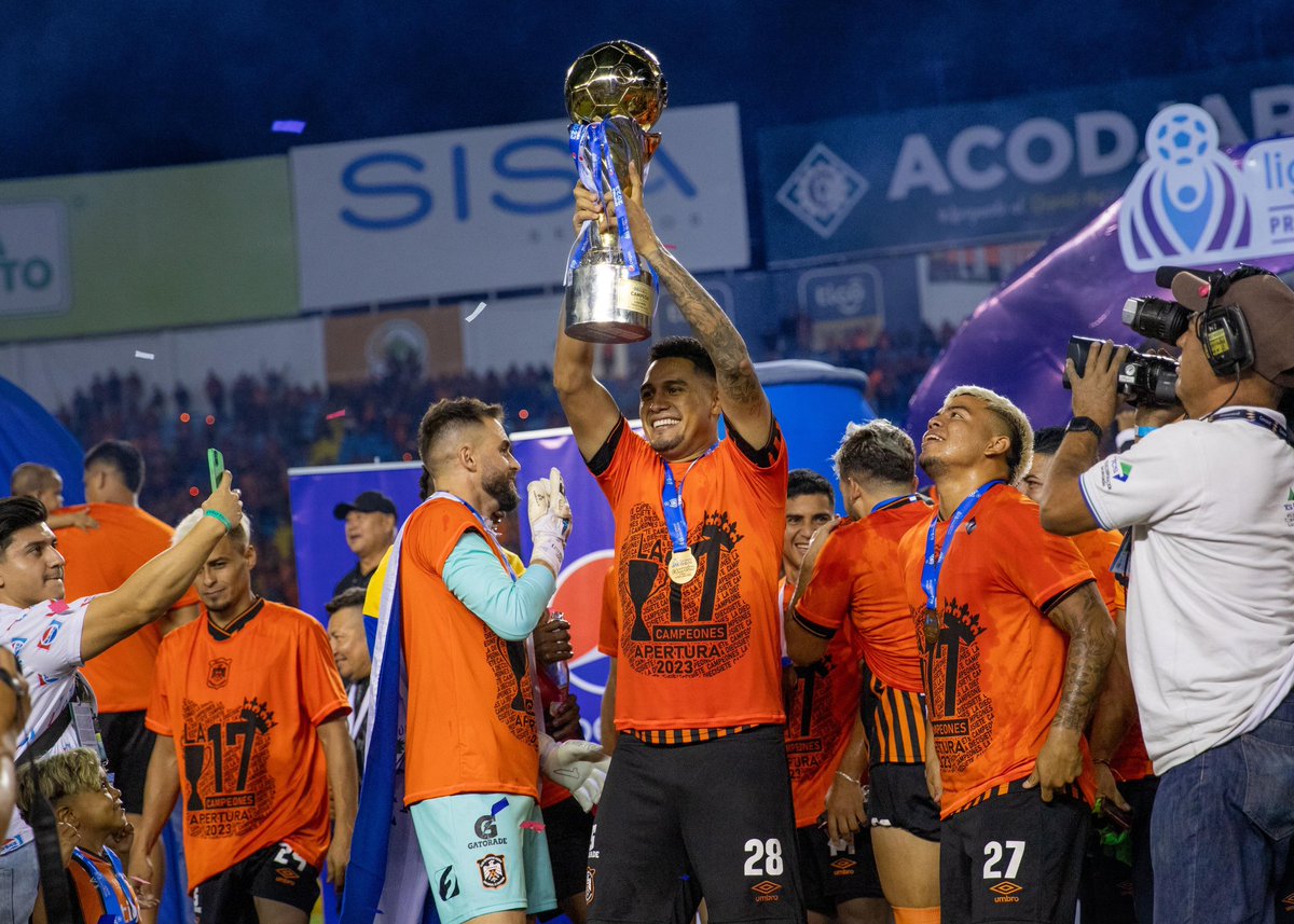 primerafutboles's tweet photo. ¡Hola, campeones! 🦅📷🏆

#LaPrimeraSv https://t.co/fAyApmIpcQ