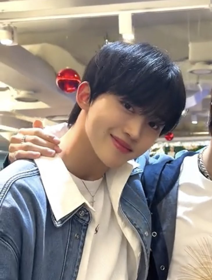 산타할아버지 저 이번 크리스마스 선물은 박도현얼굴이요 

#루네이트 #LUN8 #도현 #DoHyun