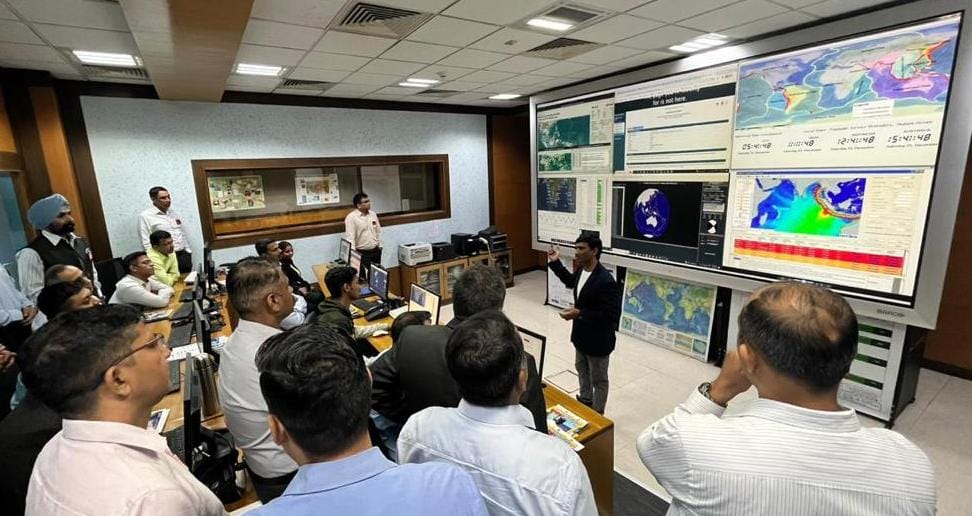HQ_IDS_India's tweet image. As part of ongoing Space Symposium, officers from #CDM_IDS visited numerous establishments including #DRDO, #Hexagon Geo Systems, @DhruvaSpace and  @incoispfz to acquire a 360 deg perspective of activities related to military space applications.
#FutureLeaders of…