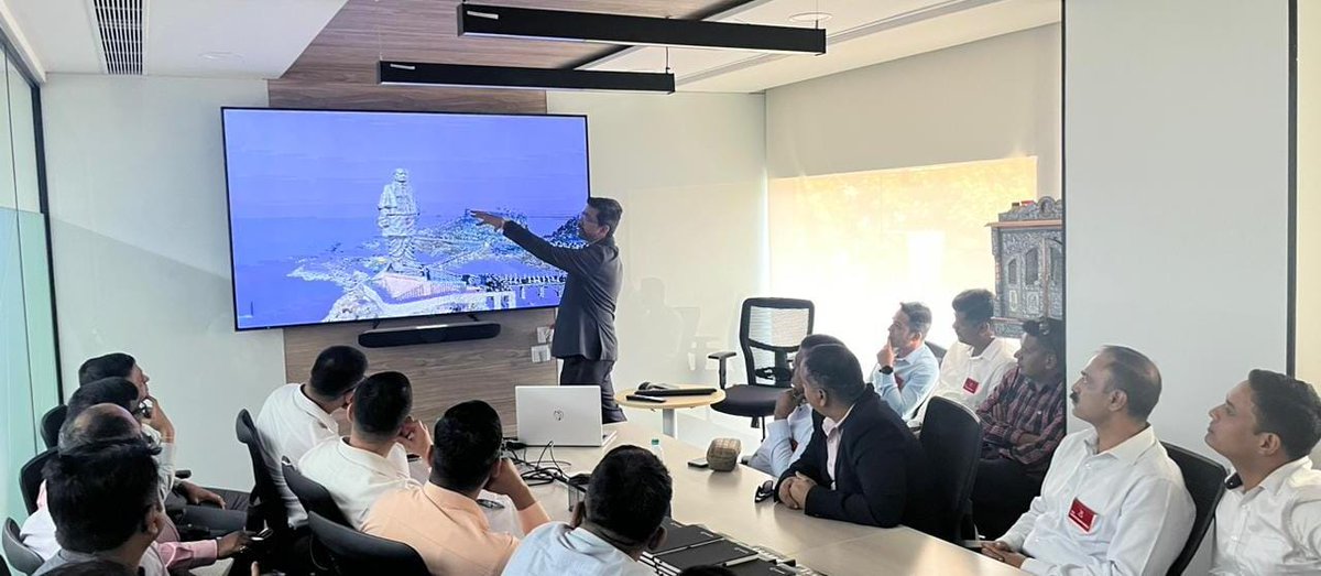 HQ_IDS_India's tweet image. As part of ongoing Space Symposium, officers from #CDM_IDS visited numerous establishments including #DRDO, #Hexagon Geo Systems, @DhruvaSpace and  @incoispfz to acquire a 360 deg perspective of activities related to military space applications.
#FutureLeaders of…