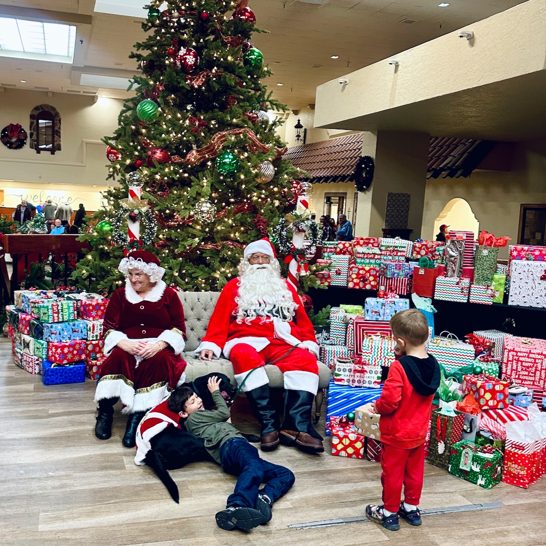 It's been an epic Christmas season--one we will never forget! We are so grateful to everyone who prepared the handmade tamales, decorated, sang, donated gifts, and contributed to this joyous occasion. And, friends, we hope and pray that you also have a very Merry Christmas.
