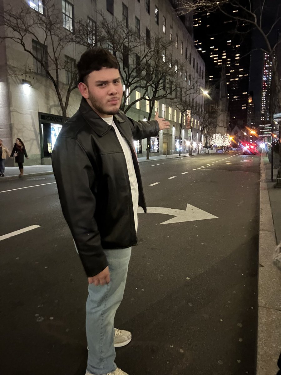bflamenc000's tweet photo. When I see the homeless guy I gave a $1.00 too pull out hundreds 🤦🏻‍♂️ https://t.co/lHR8ymgtr0