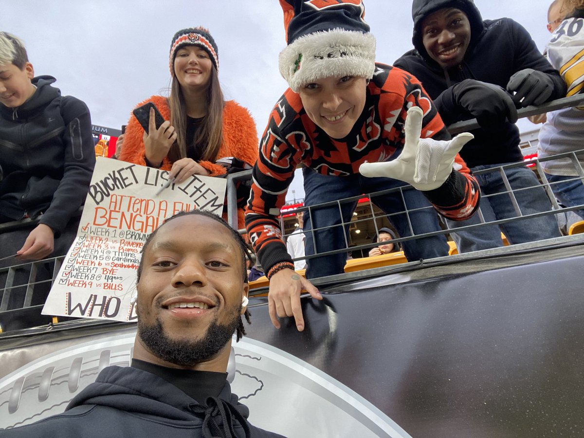 Bengalsmanic's tweet photo. Altho it was not the results we wantedβ¦ππ Itβs always so good seeing my loves who are a huge part of the team. π§‘π§‘ #Mixon #Hilton #MsTaylor #RuleTheJungle https://t.co/F6Mixsofc2